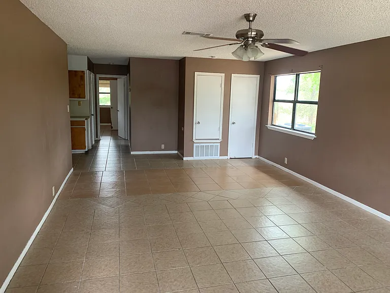 322 Texas Ave #B — Photo 9