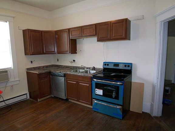 5th image of 400 S Holly St