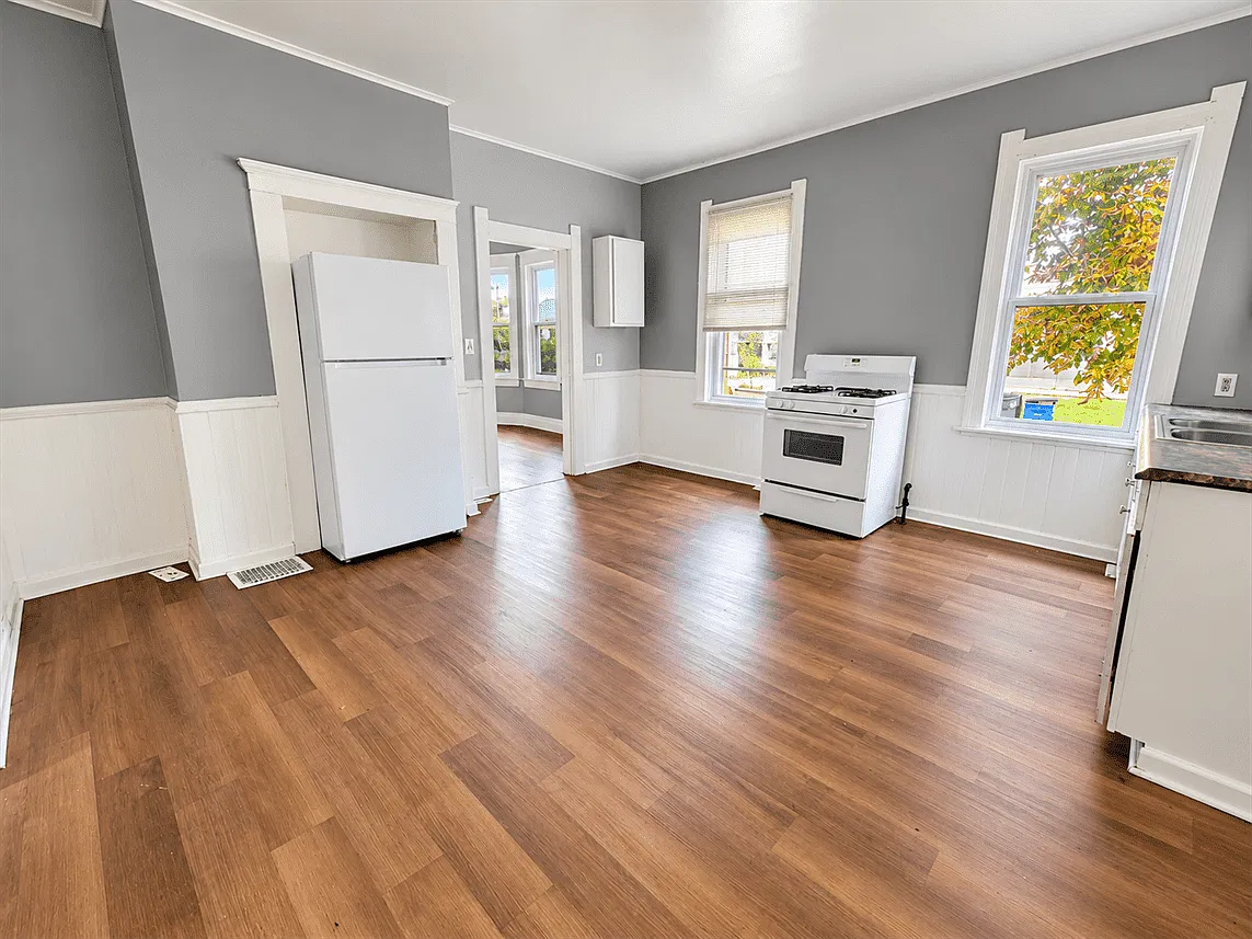 4 bed, 1700 sqft, $1,350 — Photo 3
