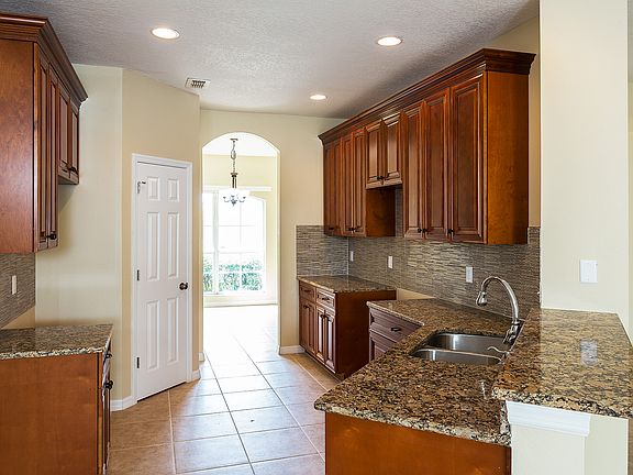 5th image of 1762 Palmerston Cir