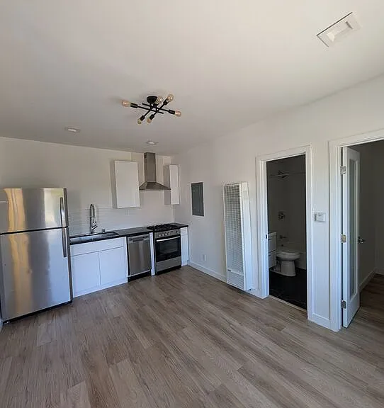 2626 Cloverfield Blvd #10 — Photo 1