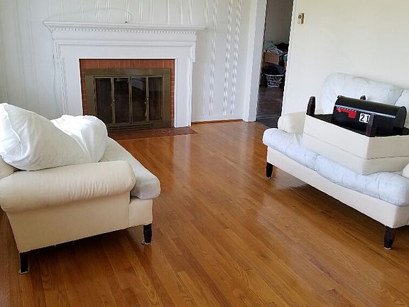 2nd image of 216 Parkwood Ave