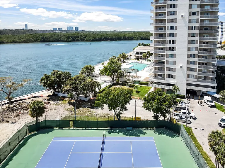 300 Bayview Dr #307 — Photo 37