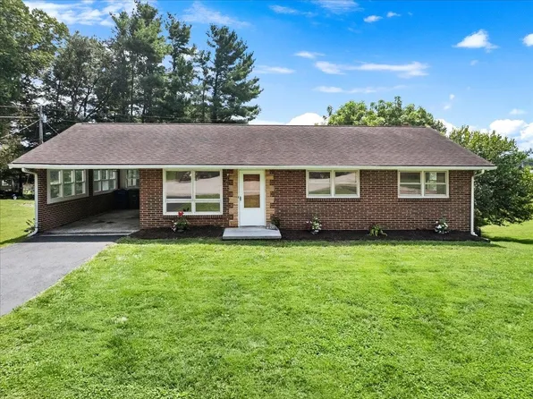135 Griggs St, Christiansburg, VA 24073