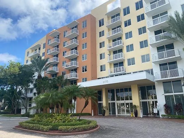 2 bed, 2.0 bath, 1077 sqft, $3,300 — Photo 1