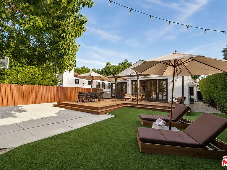 6537 Moore Dr — Photo 17