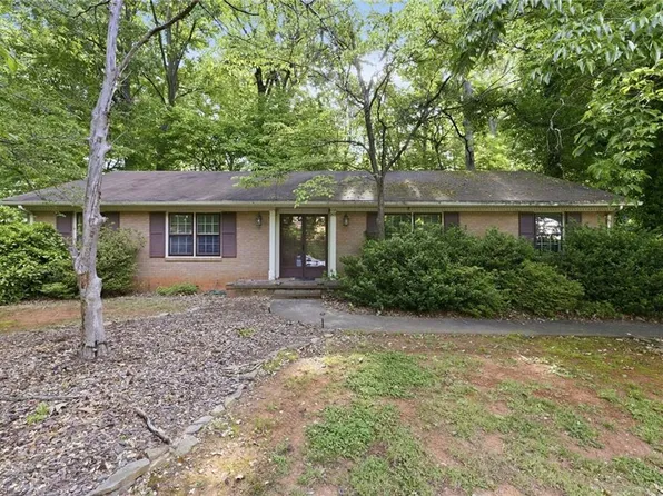 606 Leawood Dr, Greensboro, NC 27410