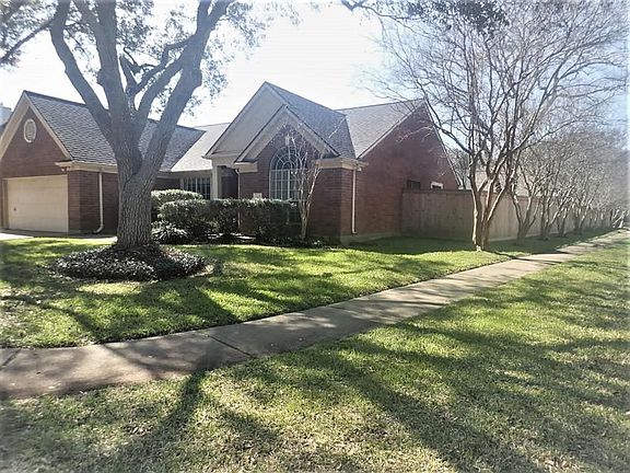2nd image of 1306 Lamplight Trail Dr