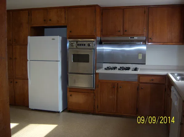 109 Hickory St APT C, North Aurora, IL 60542