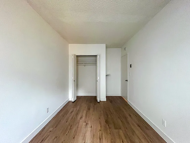 2439 Chelsea Pl — Photo 5
