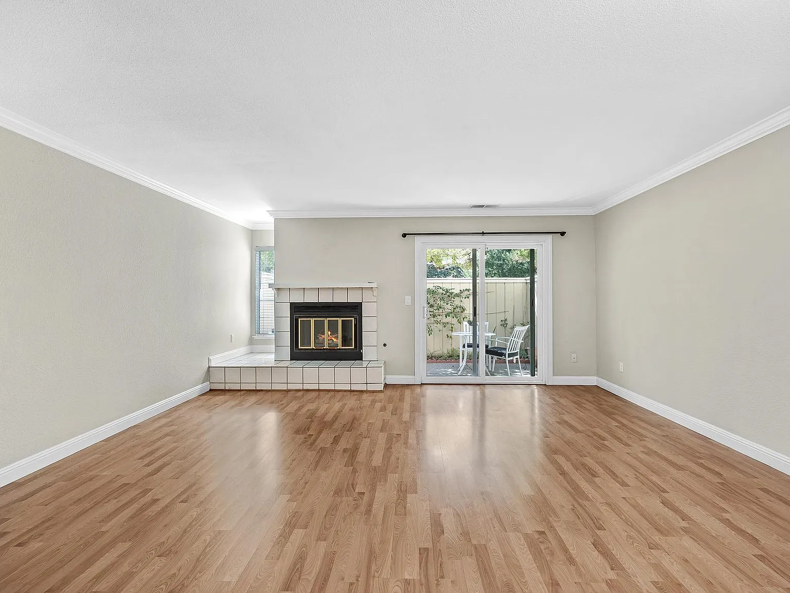 2 bed, 2.5 bath, 1190 sqft, $3,350 — Photo 3