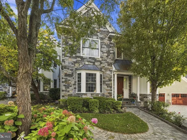 1 Wicklow Ct, Wayne, PA 19087