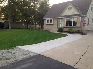 2848 Sunrise Rd, Racine, WI 53402