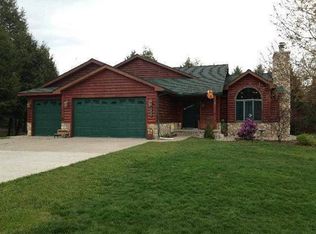 9693 Valley View Dr, Onekama, MI 49675