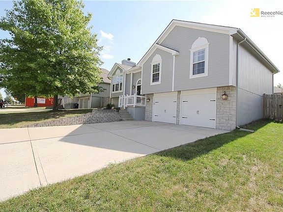 3rd image of 629 SE Nelson Dr