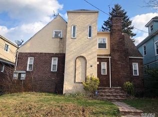 40 California Ave, Hempstead, NY 11550