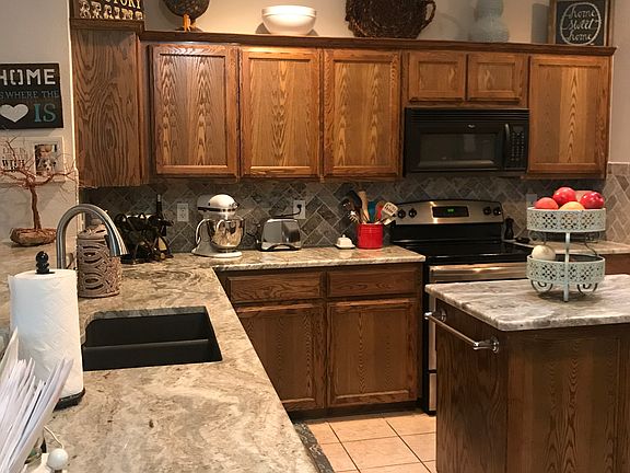 4th image of 1121 Sweetwater Dr