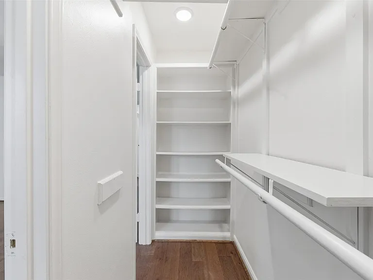 8614 Oakford Dr — Photo 32