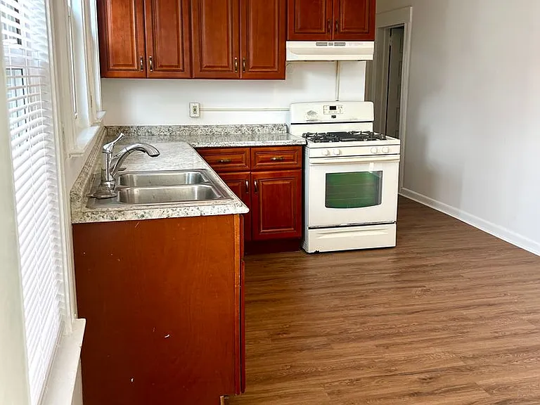 36 Tiffany Pl #1 — Photo 8