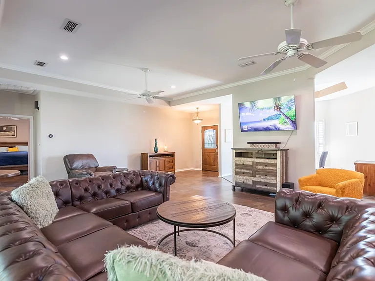 364 Alexandra Dr — Photo 38
