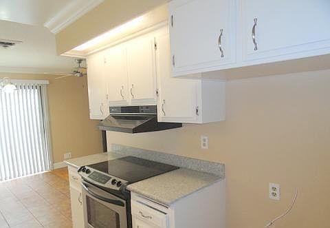 5th image of 833 E Robinhood Dr