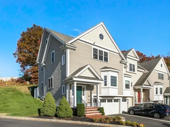 8 Murray Ave #12, Burlington, MA 01803