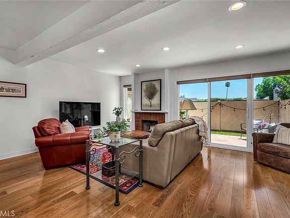 2nd image of 21555 Burbank Blvd Unit 47
