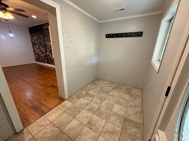 10 Elmwood St NE — Photo 2
