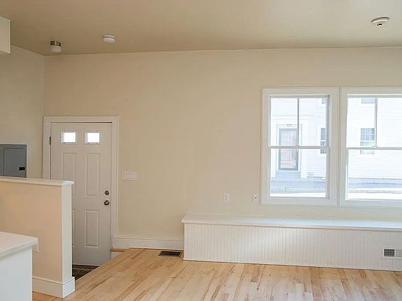 4th image of 94 Water St Unit 1