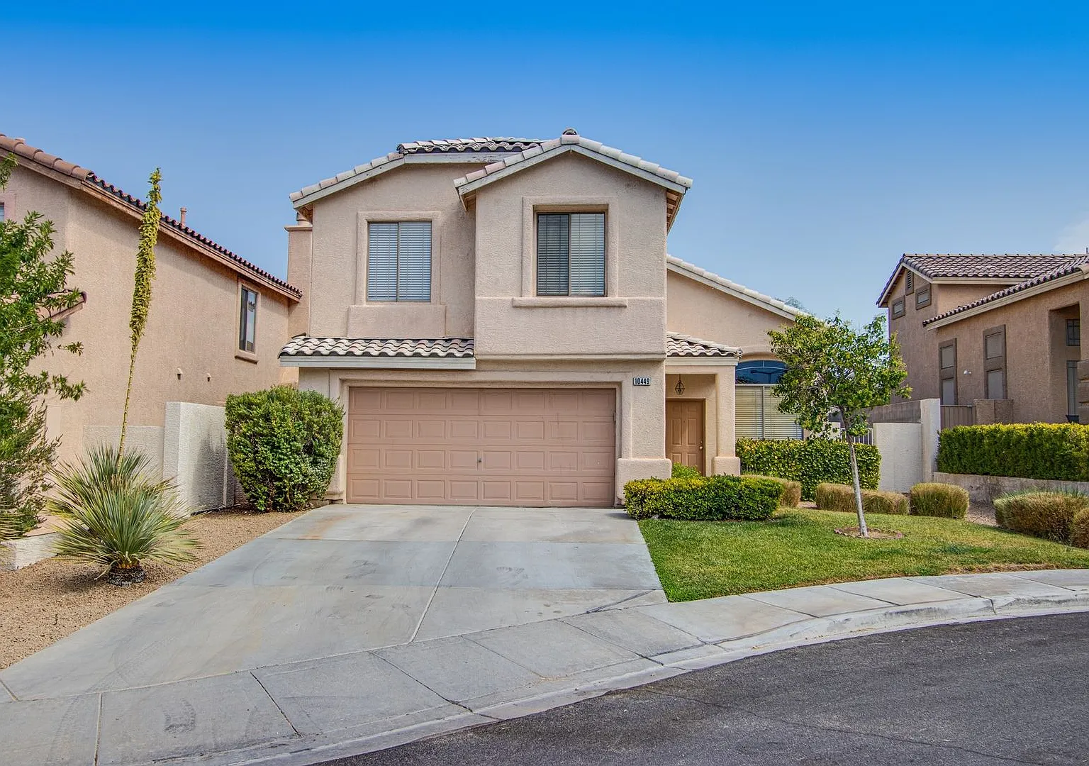Summerlin Neighborhood In A Cul de Sac — Photo 1