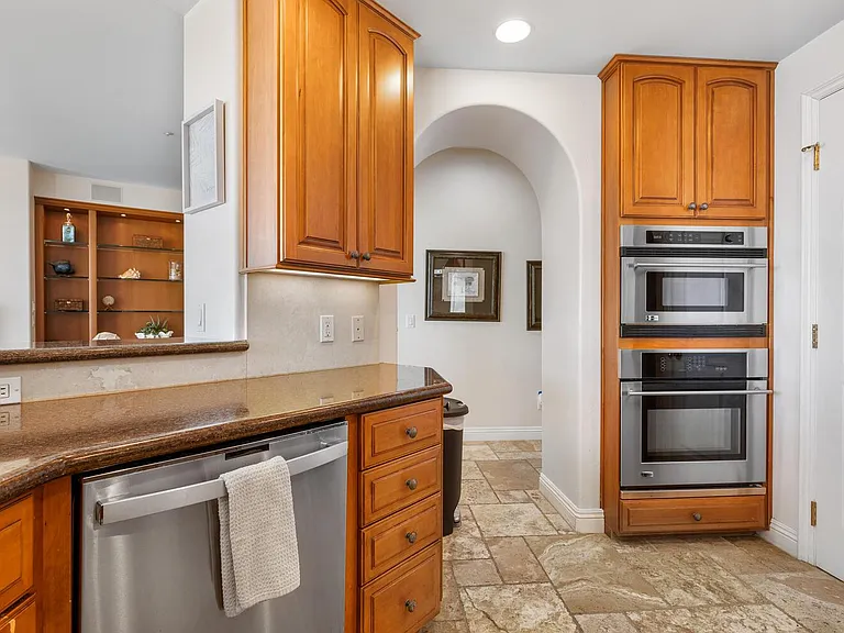 255 La Paloma — Photo 21