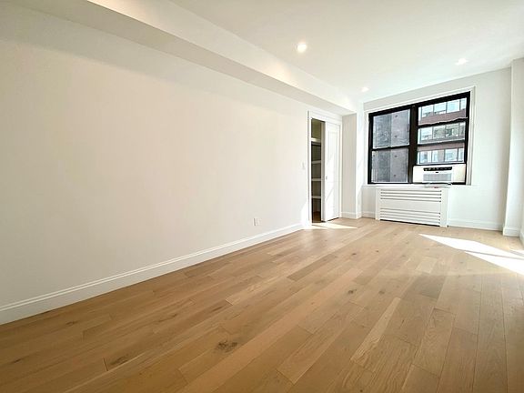 5th image of 160 E 48th St APT 3G