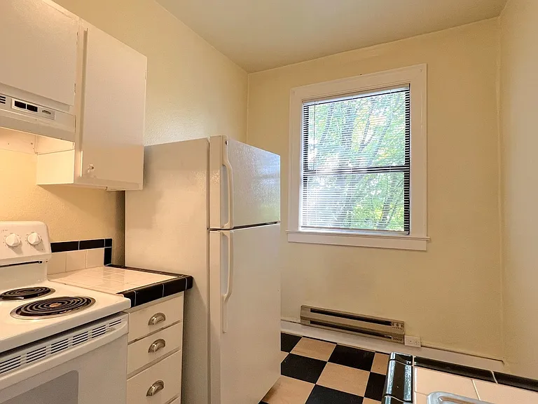 Marcella Apartments — Photo 30