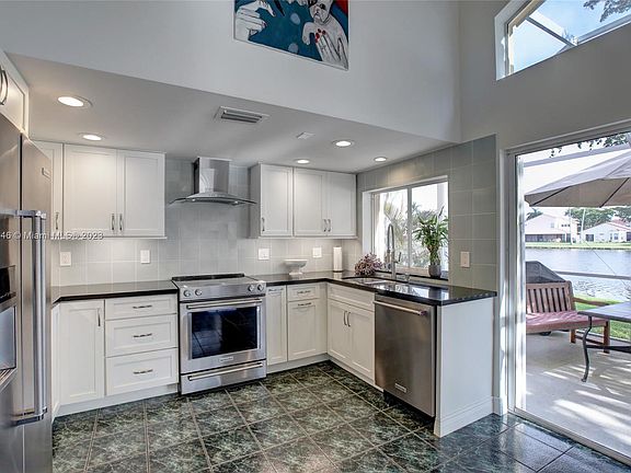 2nd image of 1426 Harbour Side Dr