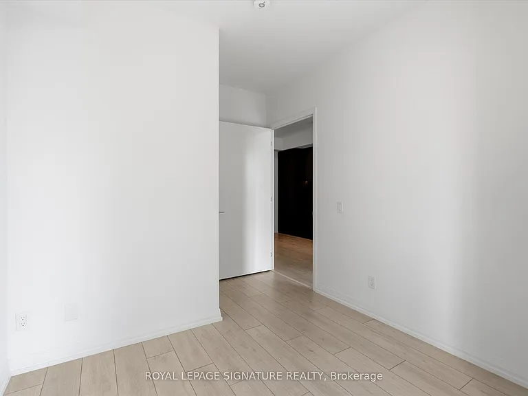 400 King St W #1519 — Photo 14