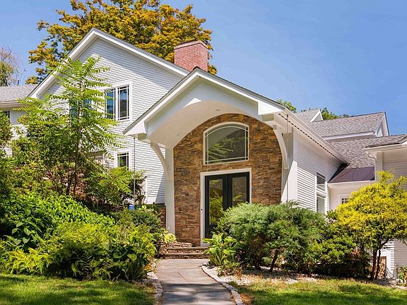 2nd image of 100 Westcliff Rd