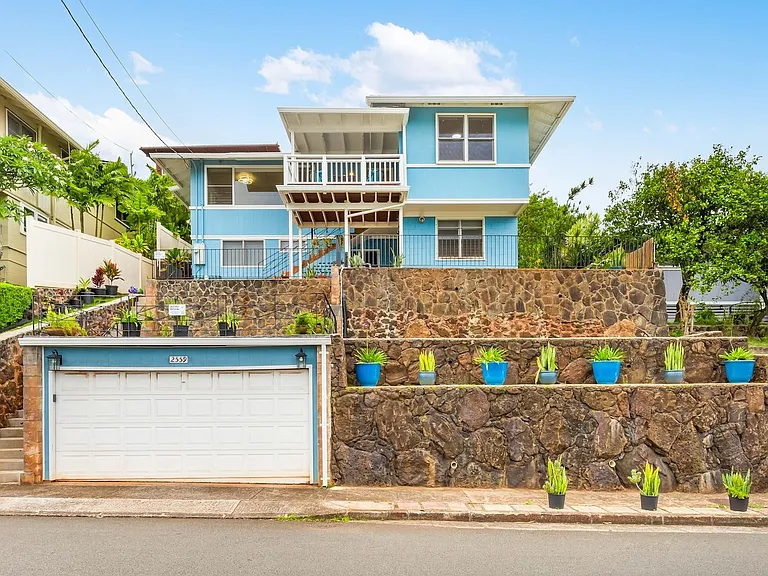 2559 Peter St — Photo 1