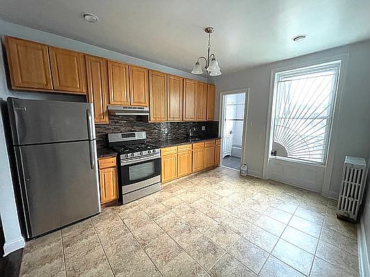 1st image of 506 11th St APT 4R