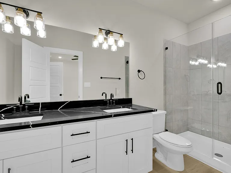 818 Empire St — Photo 17