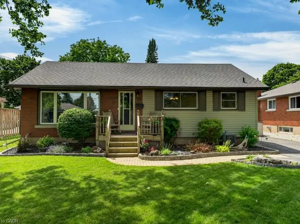 15 Roxanne Dr, Saint Catharines, ON L2M 3G8