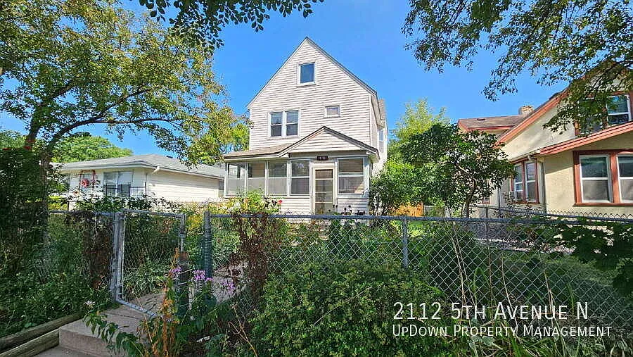 "Charming 3-Bedroom Retreat with 1200 Sq Ft of Comfort in Harrison Neighborhood in Minneapolis!" — Photo 2