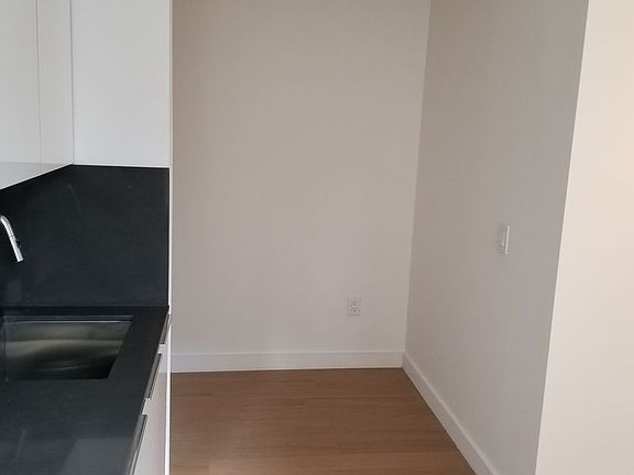 4th image of 116 John St APT 1315