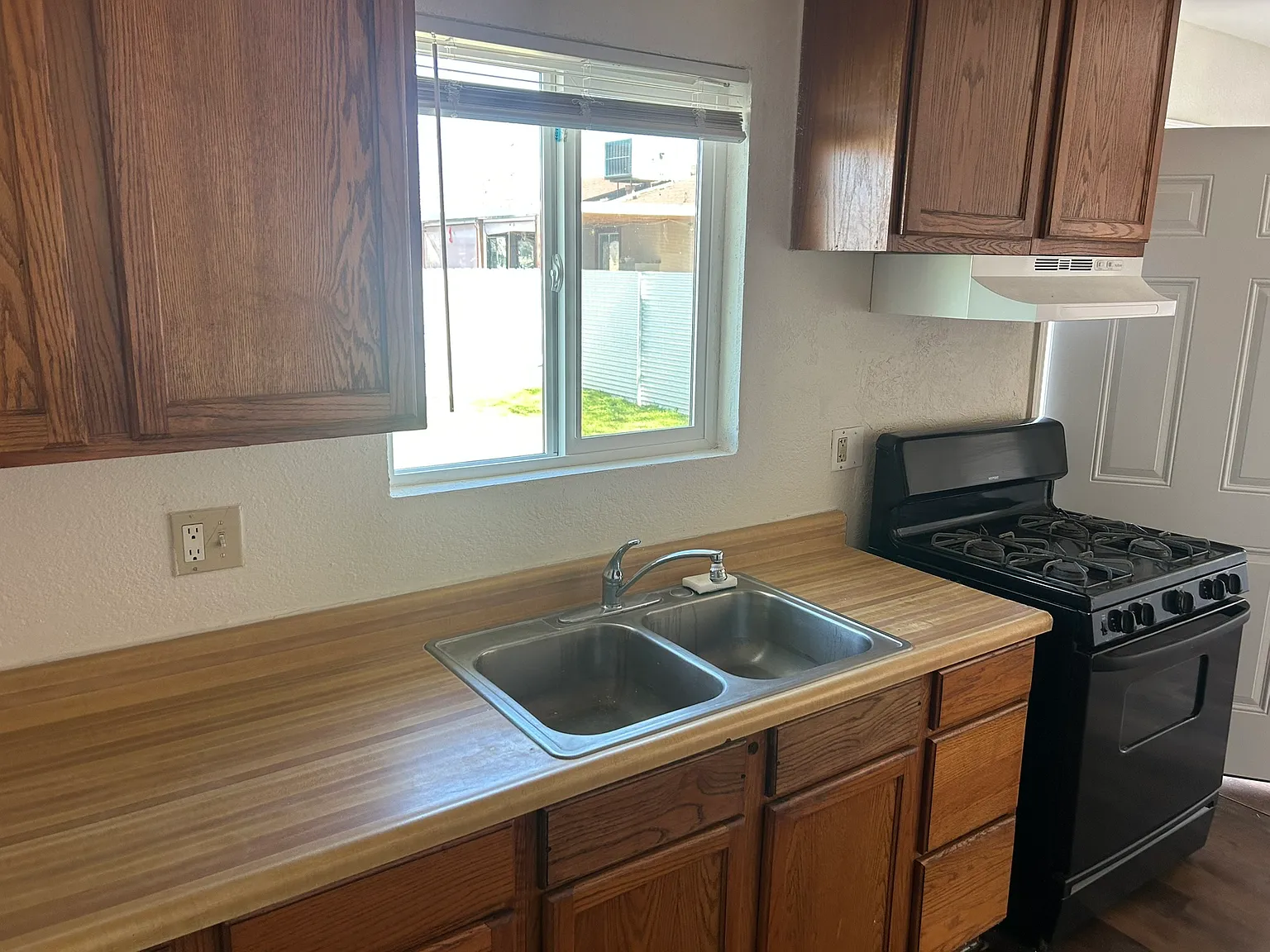 2 bed, 602 sqft, $1,900 — Photo 3