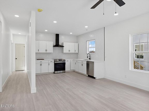 5th image of 2332 Dodson Ave
