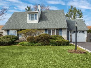 66 East Ave, Glen Head, NY 11545