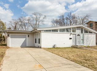 877 Ridge Rd, Highland Park, IL 60035