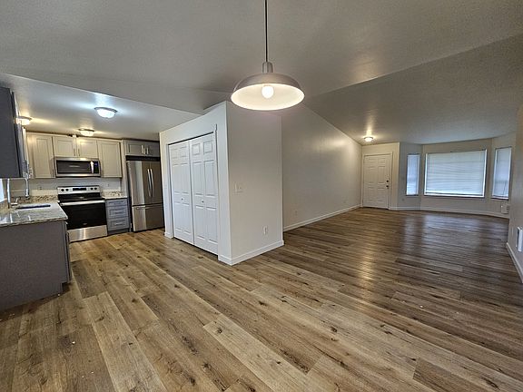 4th image of 8505 44th Dr NE #A