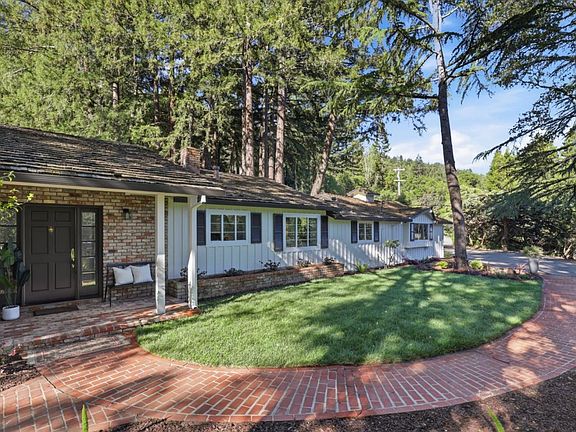 2nd image of 425 Summit Springs Rd
