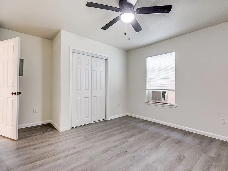Elmwood Triplex — Photo 21