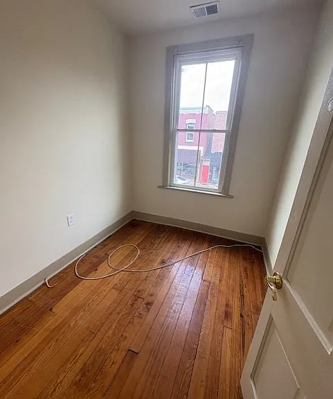 165 E Davis St #1 — Photo 4